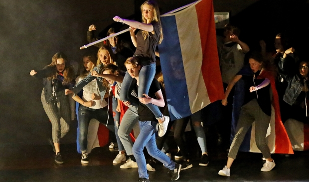 Jonge Honden II, theatervoorstelling Wie Sport, Zondigt Niet