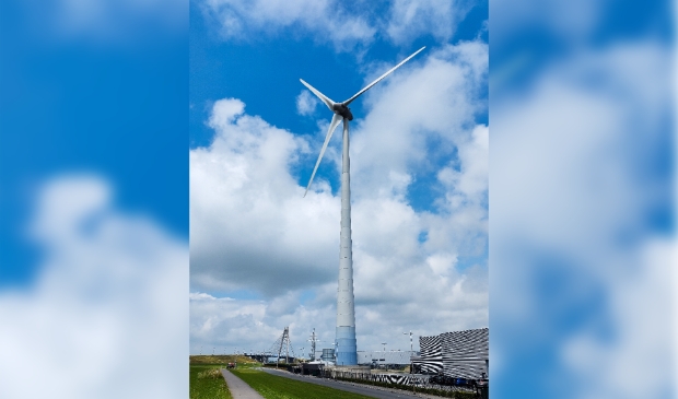 Windmolen op industrieterrein Kampen