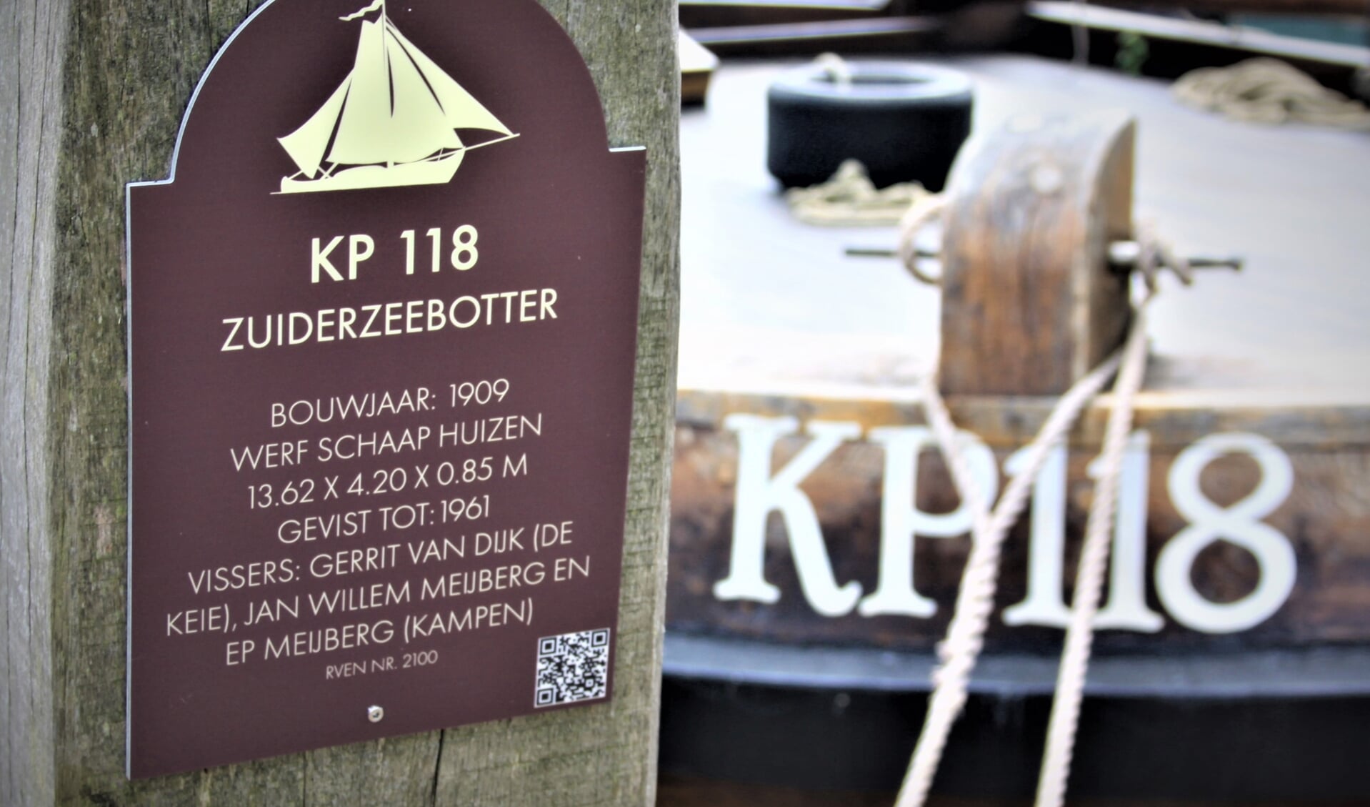 informatie bordje op de meerpaal van de KP118