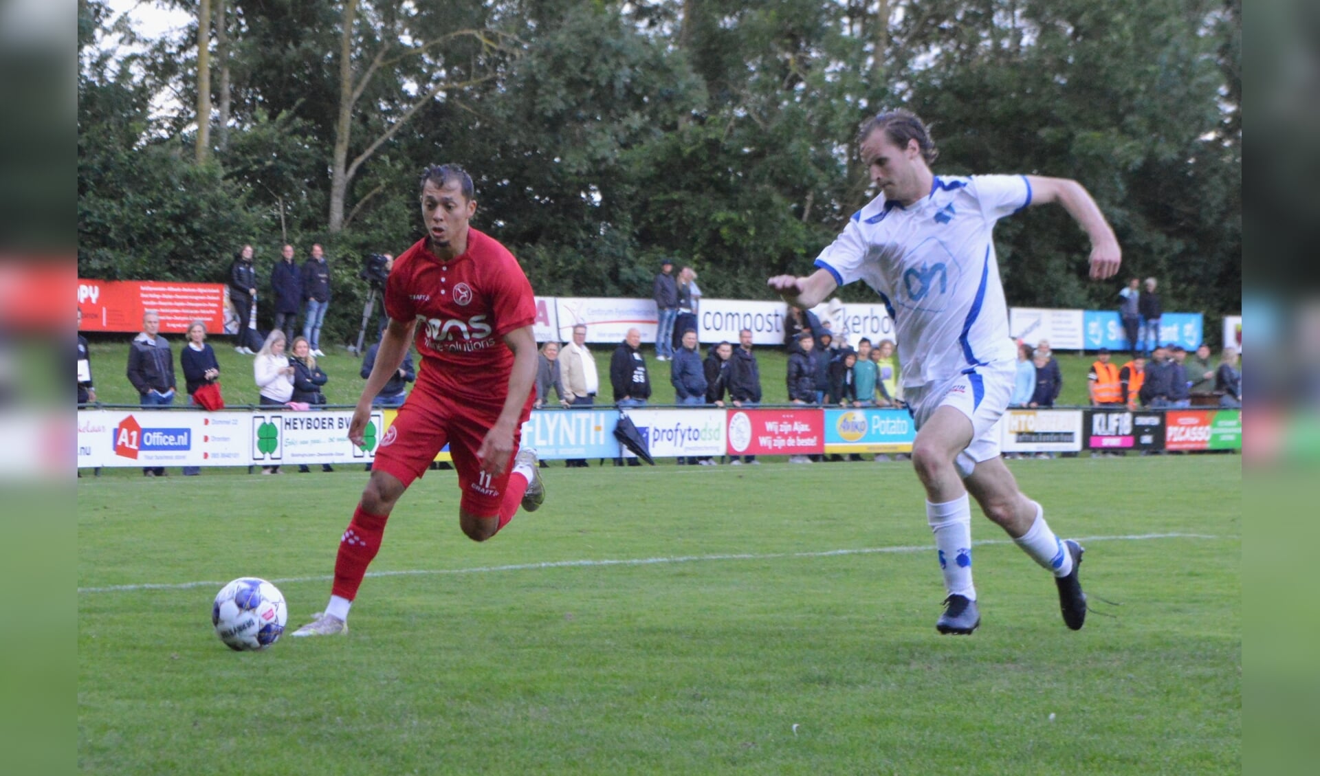 Het voetbalseizoen werd dinsdag afgesloten met de wedstrijd tussen het regioteam Dronten en Almere City FC.