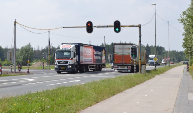 <p>De tijdelijke stoplichten vlakbij Roggebot.</p>