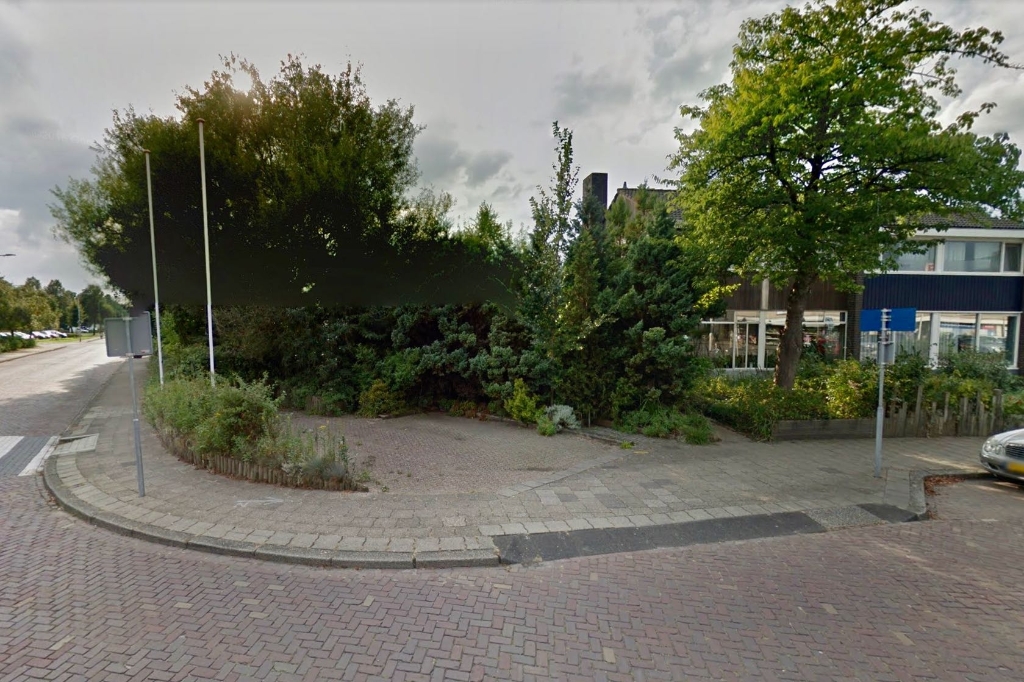 De parkeerplaats naast de woning zou zorgen voor een verkeersonveilige situatie.