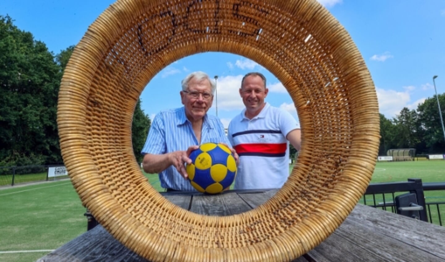 Veldhoven korfbalclub SDO bestaat 75 jaar bestaat. Op foto Joop Aalferink en Joeri Bosch.