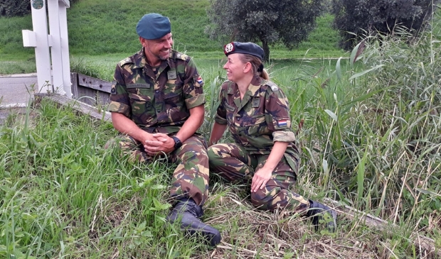 <p>Kamper veteranen in actieve dienst Jeroen en Saskia</p>