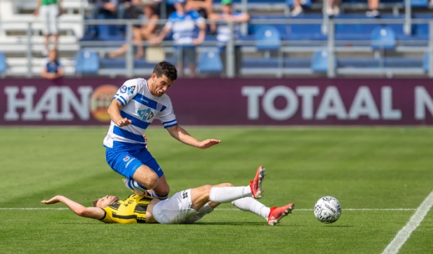 <p>Pelle Clement doet tegen Vitesse voor het eerst sinds 28 augustus weer mee bij PEC Zwolle. </p>