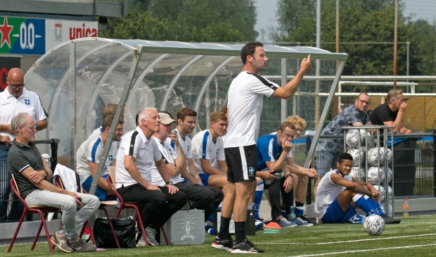 <p>Arnie Pot 'in actie' als trainer van ZAC</p>