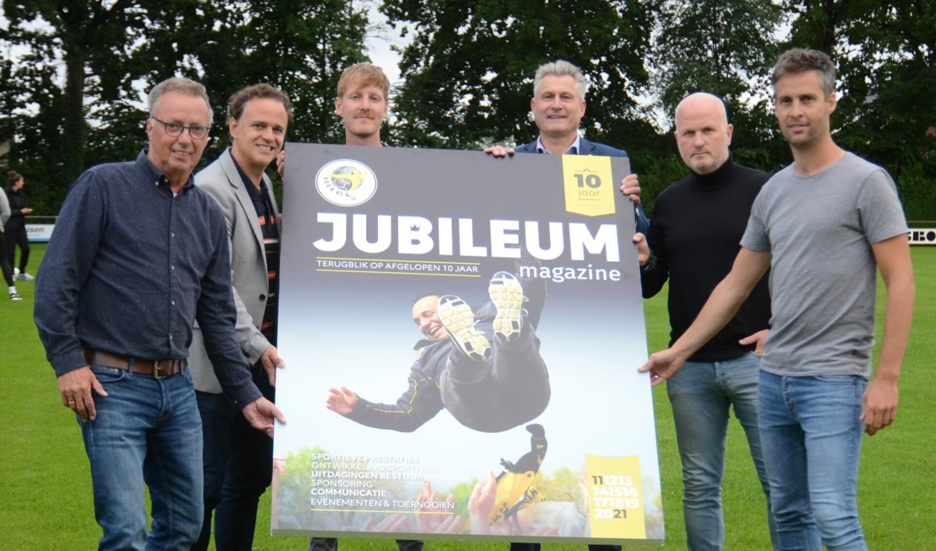 De jubileummagazinecommissie (v.l.n.r.): Bert Schipper, Colin Pelleboer, Thomas Mulder, Jan Borgers, Erik Riemens en Ruben Buijserd.