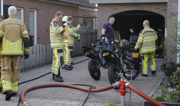 De motorfietsen werden achteraf uit de schuur gehaald.