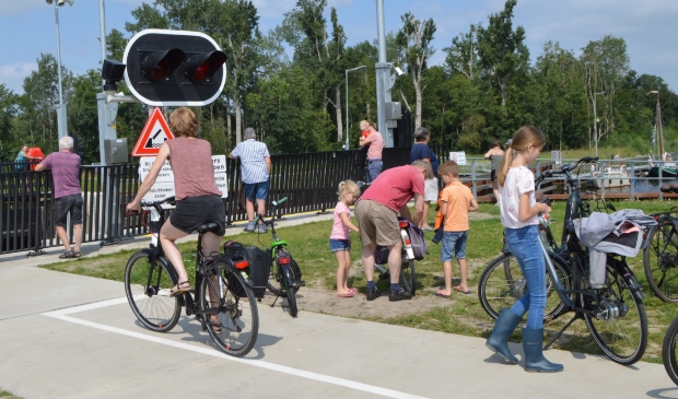 Drukte bij de sluis.
