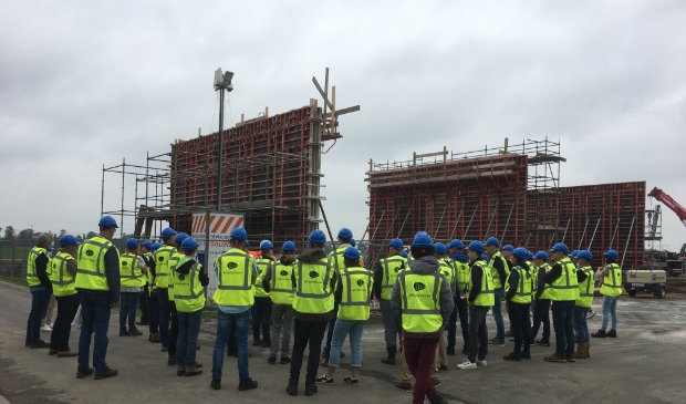 De excursie bij het verdeelstation aan de Visvijverweg.