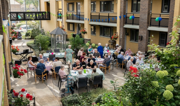Gebak voor bewoners van De Werf.