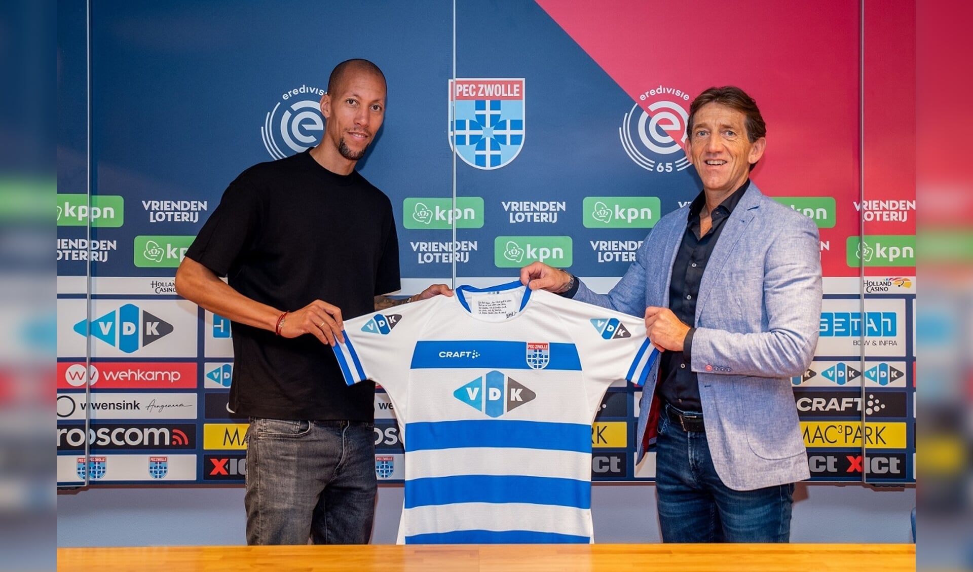 Ryan Koolwijk met technisch manager Mike Willems.