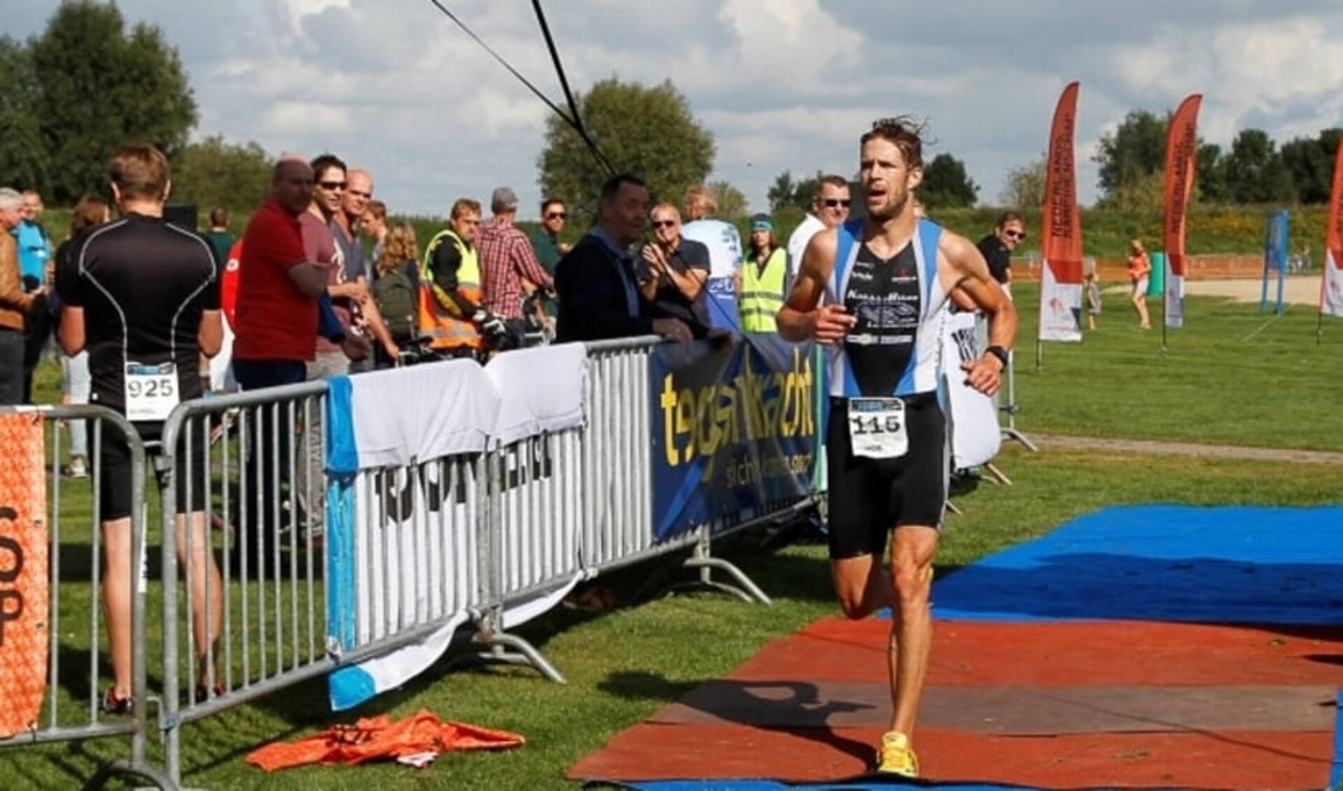 De laatste meters van Han-Peter Lucas in de door hem gewonnen Triathlon Zwolle van 2017. 