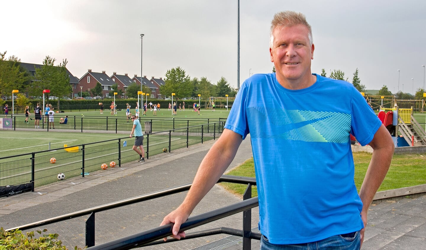De nieuwe trainer Wilco van den Bos op het sportpark van Sparta in Stadshagen.
