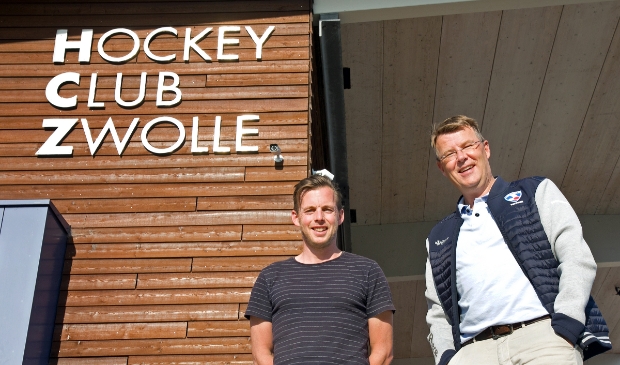 <p>Herencoach Alex Mulder (links) en voorzitter Olaf ten Thij kijken vooruit naar het nieuwe seizoen.</p>