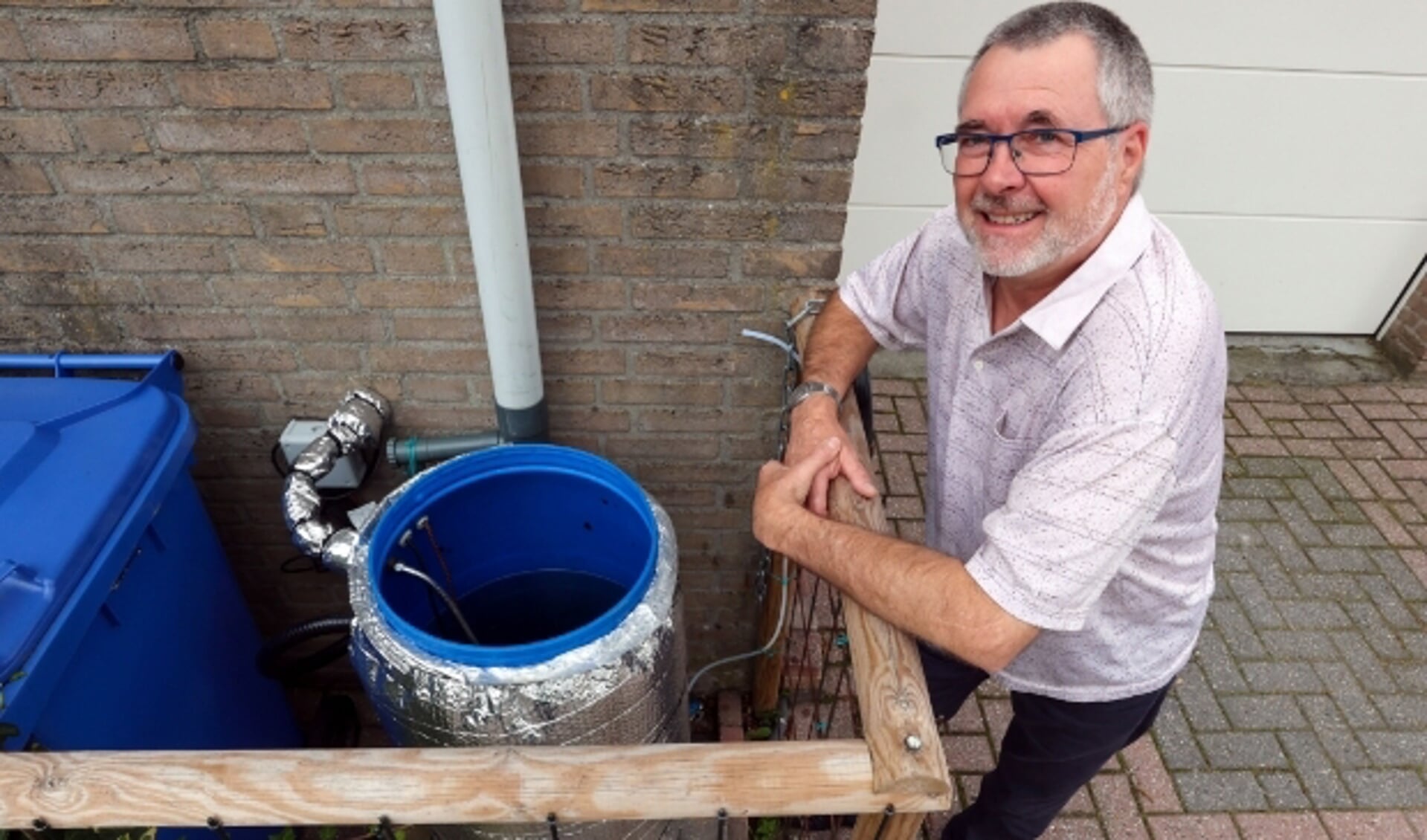 Veldhovenaar Alex Lunter heeft een ingenieus systeem bedacht om water op te vangen voor de wc.