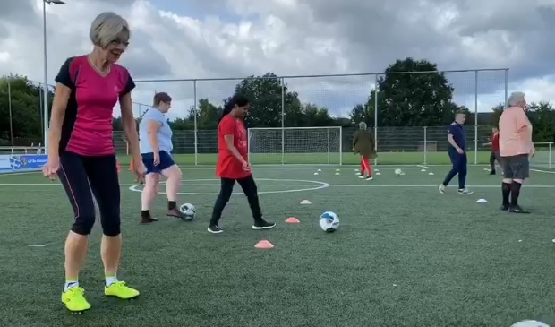 Voetbalvrouwen in actie