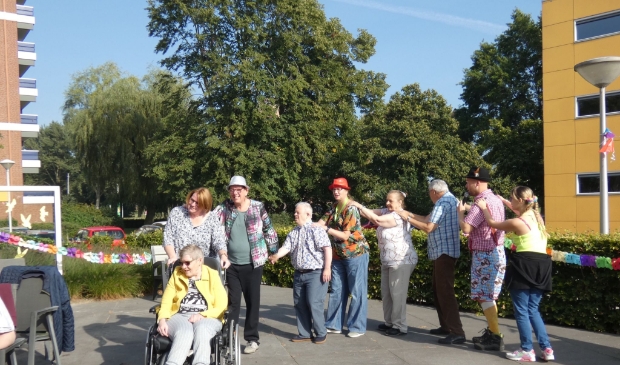 Een polonaise met feestzanger Wilfried Wildschwein.