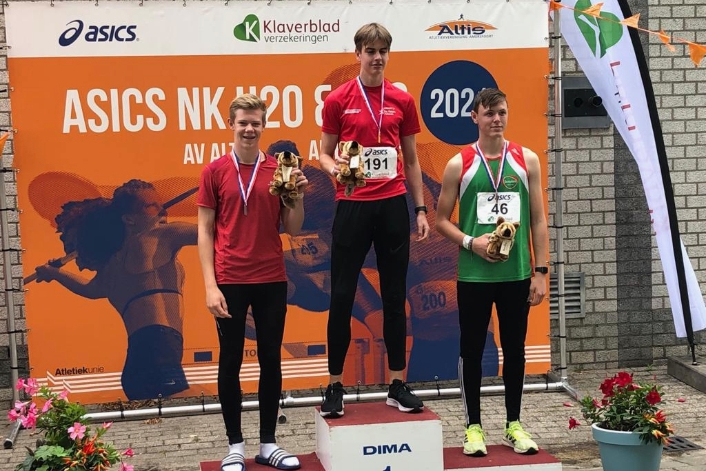 Bruce Boon (links) op het podium.