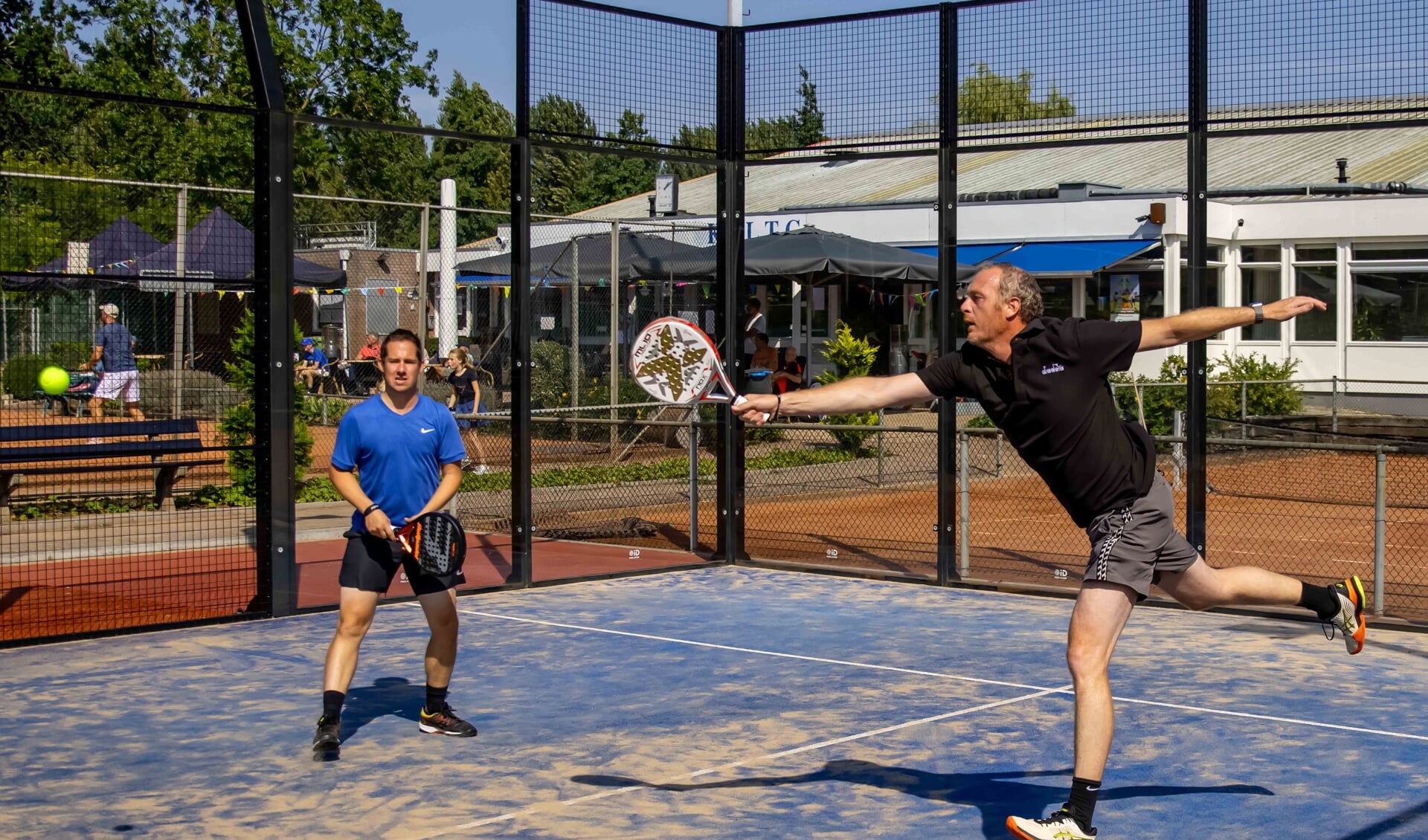 Robert Hollander (l) en Jelle Oosterhof tijdens de halve finale. 