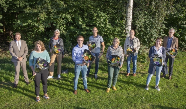 De commissie met rechts voorzitter Henk Noome.