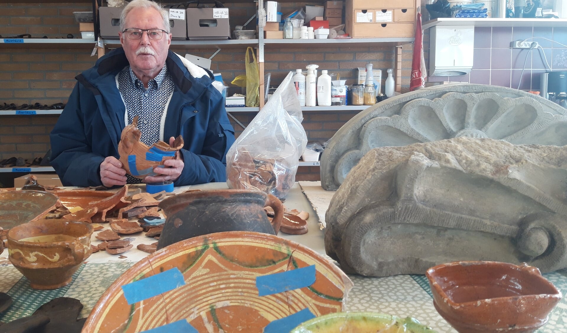 John Assink van de Stichting Archeologische Werkgroep Zwartewaterland.