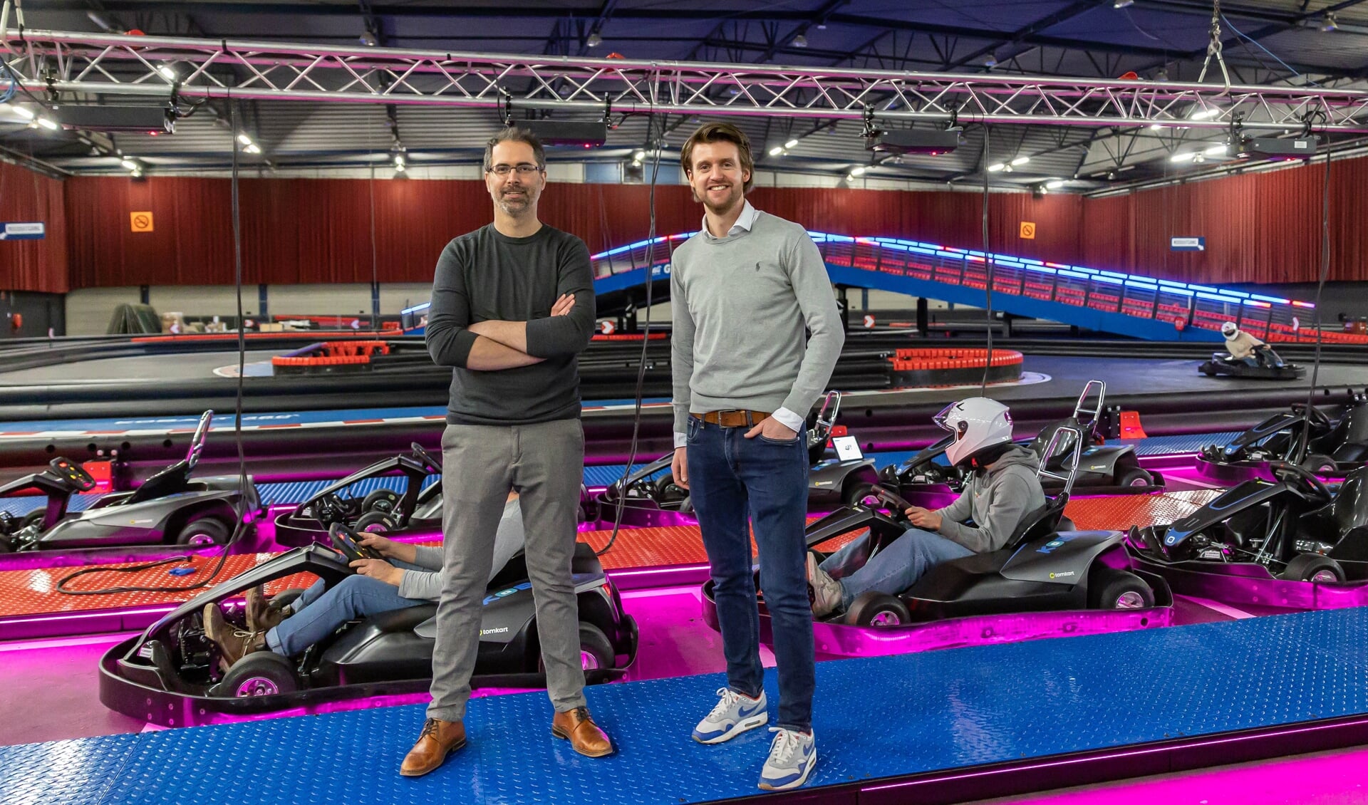 Ernst Traag (l) en Arjen Grotenhuis brengen kart en virtual reality in de IJsselhallen.