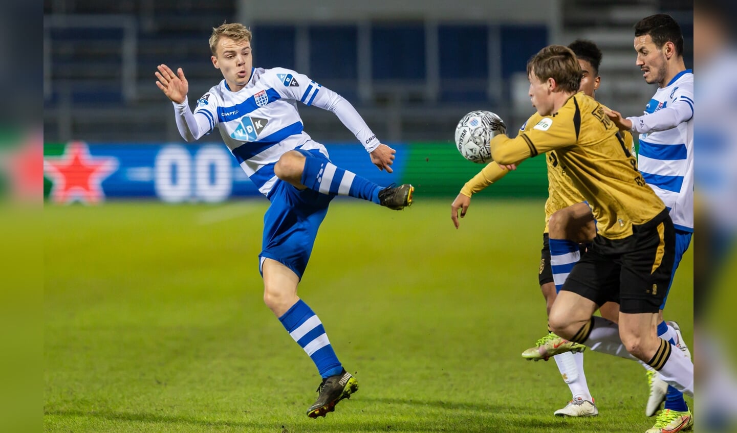 Thomas van den  Belt tijdens PEC Zwolle - Willem II.