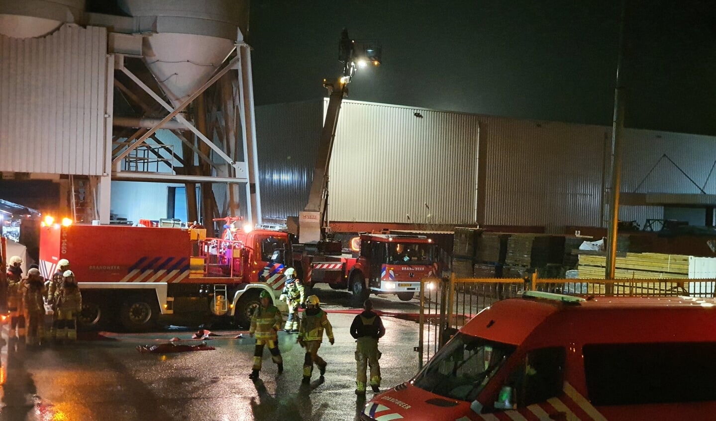 Pallet met accu's in brand