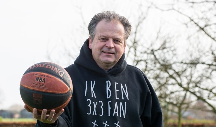 Klaas Dijkstra, voorzitter van BASE vertelt over het open karakter van de basketbalverenging. Zo vroegen ze via het Lokaal Sport- en Beweegakkoord geld aan voor de inrichting van een sportveld aan de Hoge Hagt.