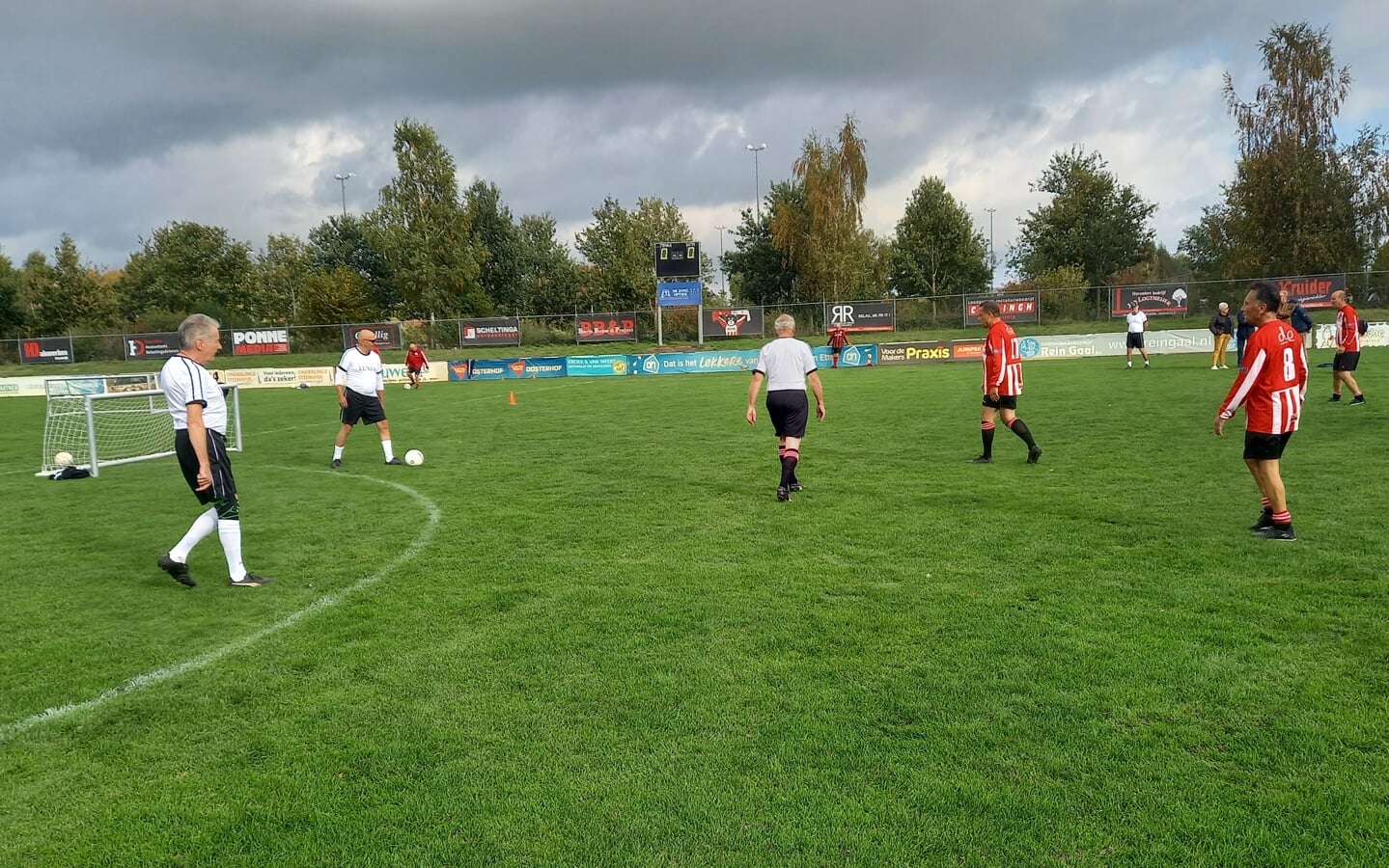 Vv Steenwijk in de rood-witte shirts