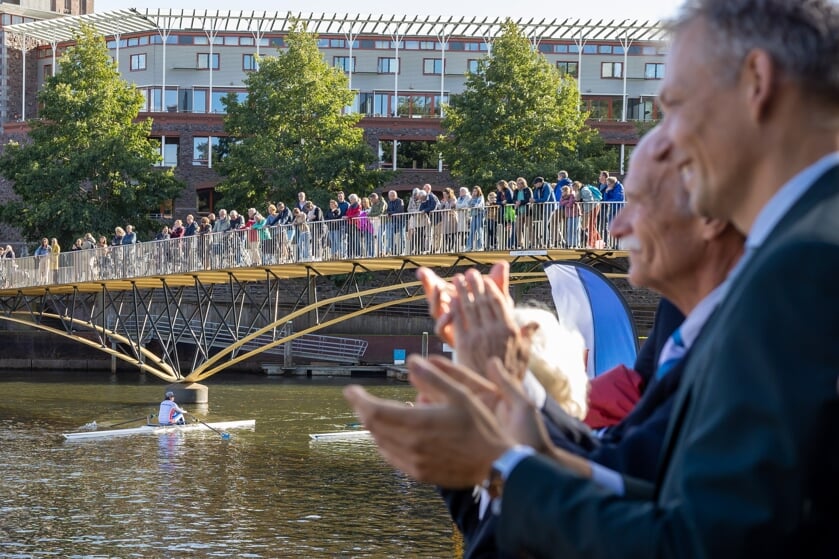 De handen gingen op elkaar voor de vlootschouw door de grachten van Zwolle.