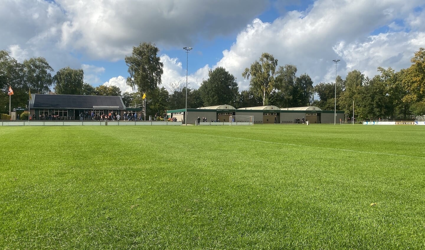 De grasmat in Apeldoorn lag er prachtig bij.