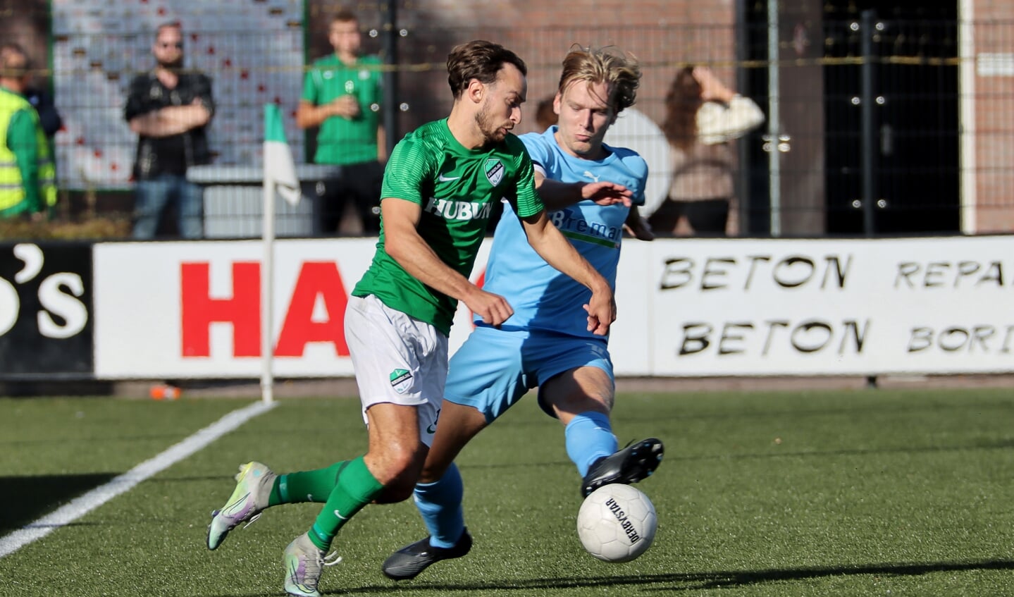 Aren van de Wetering in actie tegen Eemdijk.