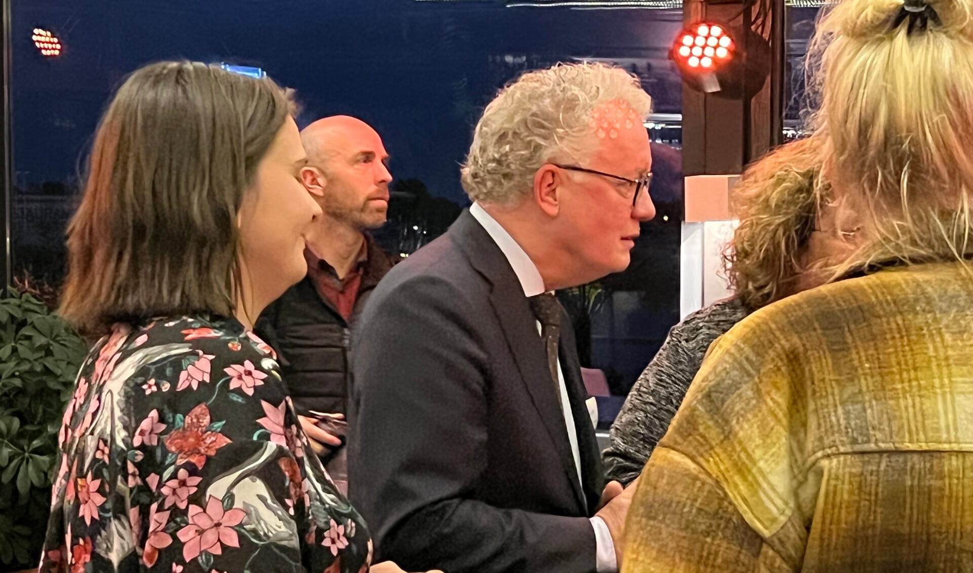 Burgemeester Gebben tijdens de informatieavond.