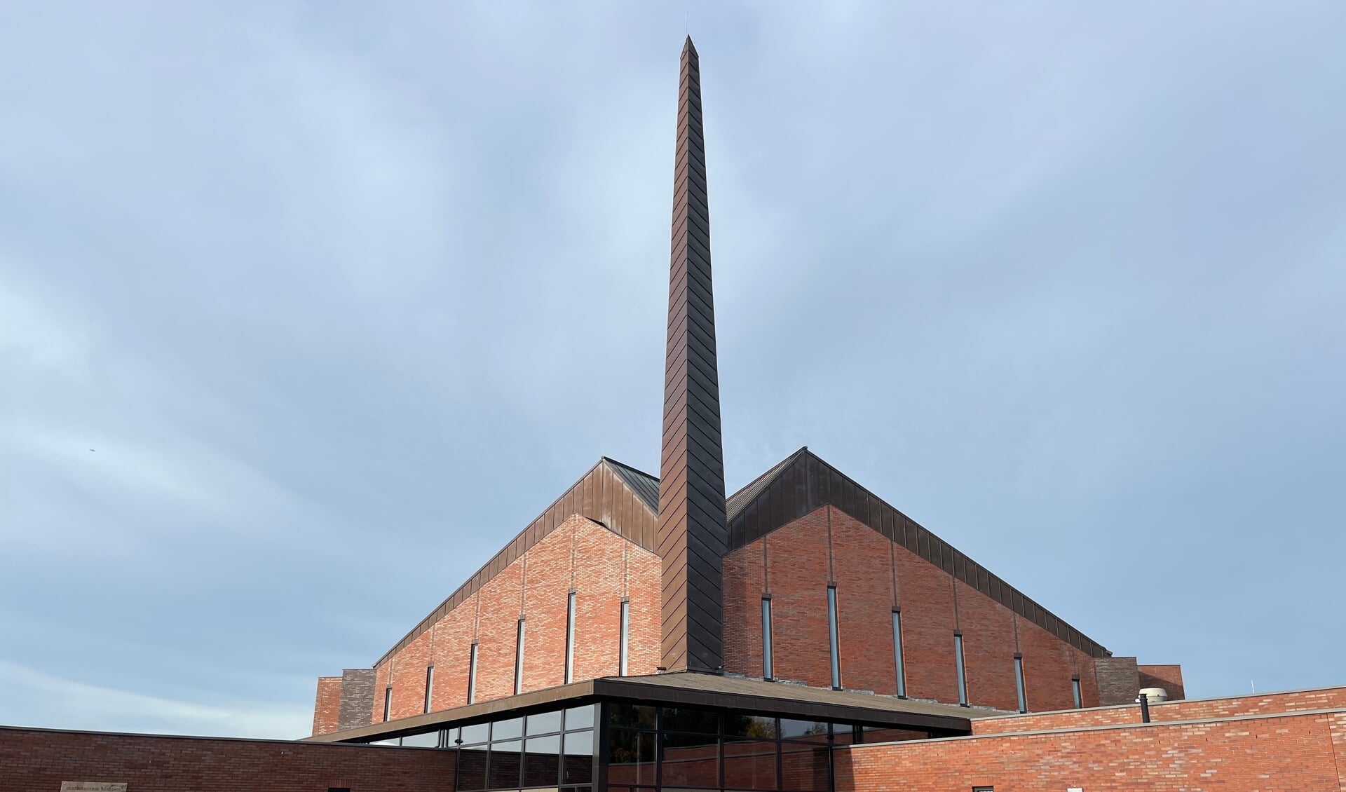 Het kerkgebouw van de Gereformeerde gemeente in Genemuiden.