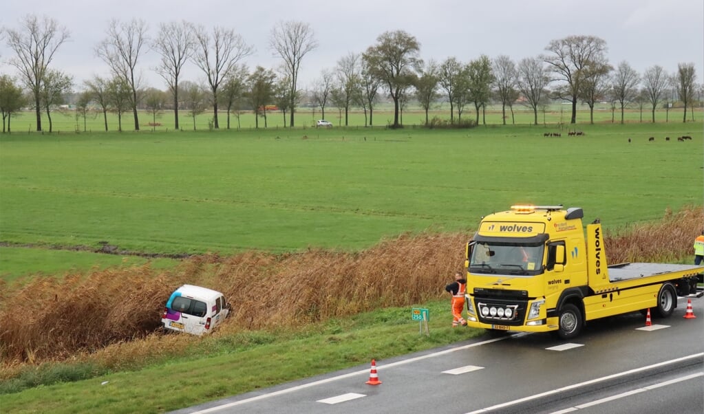 Bestelbus Belandt In Sloot Naast N50 Bij Kampen - Al Het Nieuws Uit ...