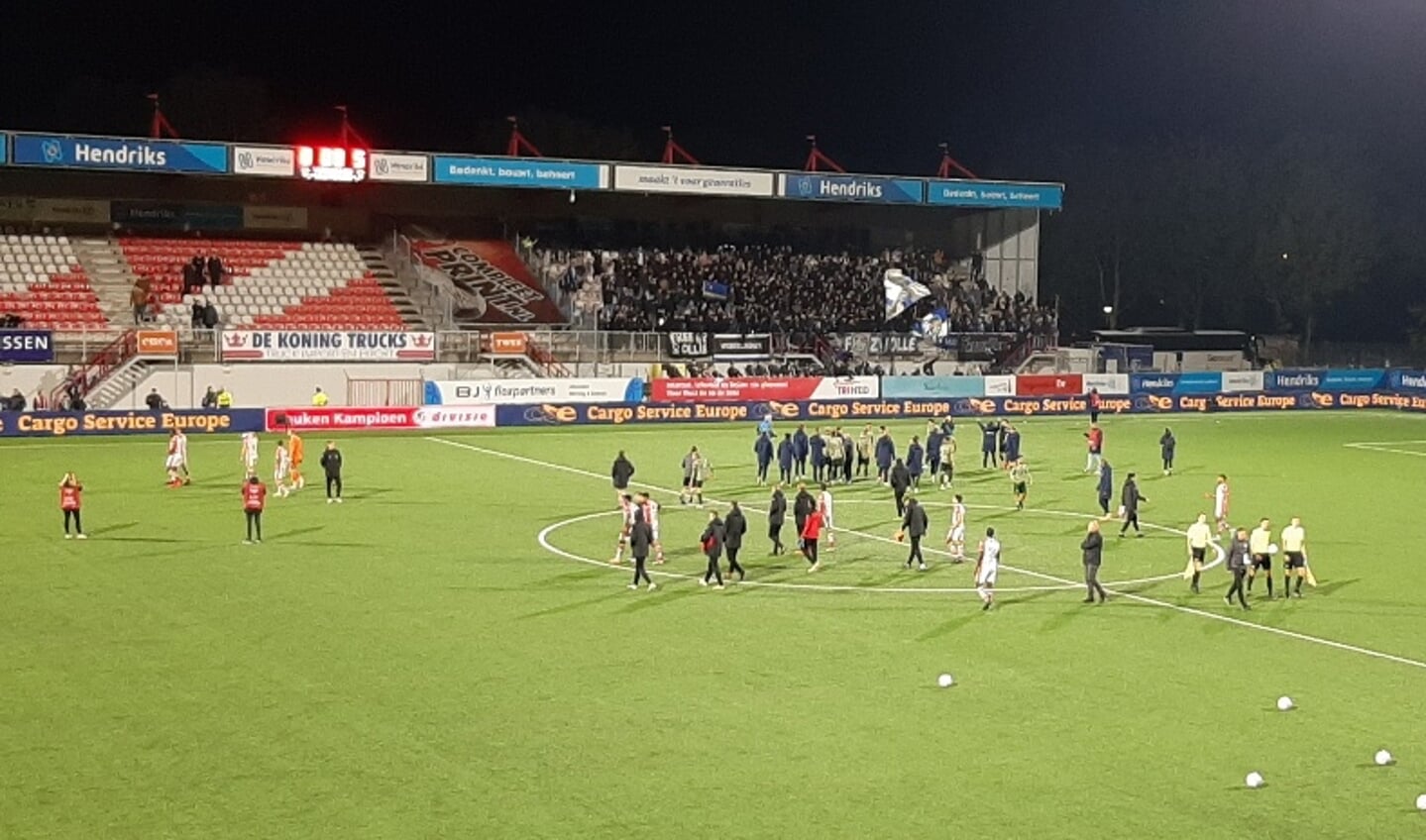 Het zit erop. PEC Zwolle wint met 0-5 tot genoegen van de Zwolse aanhang. 