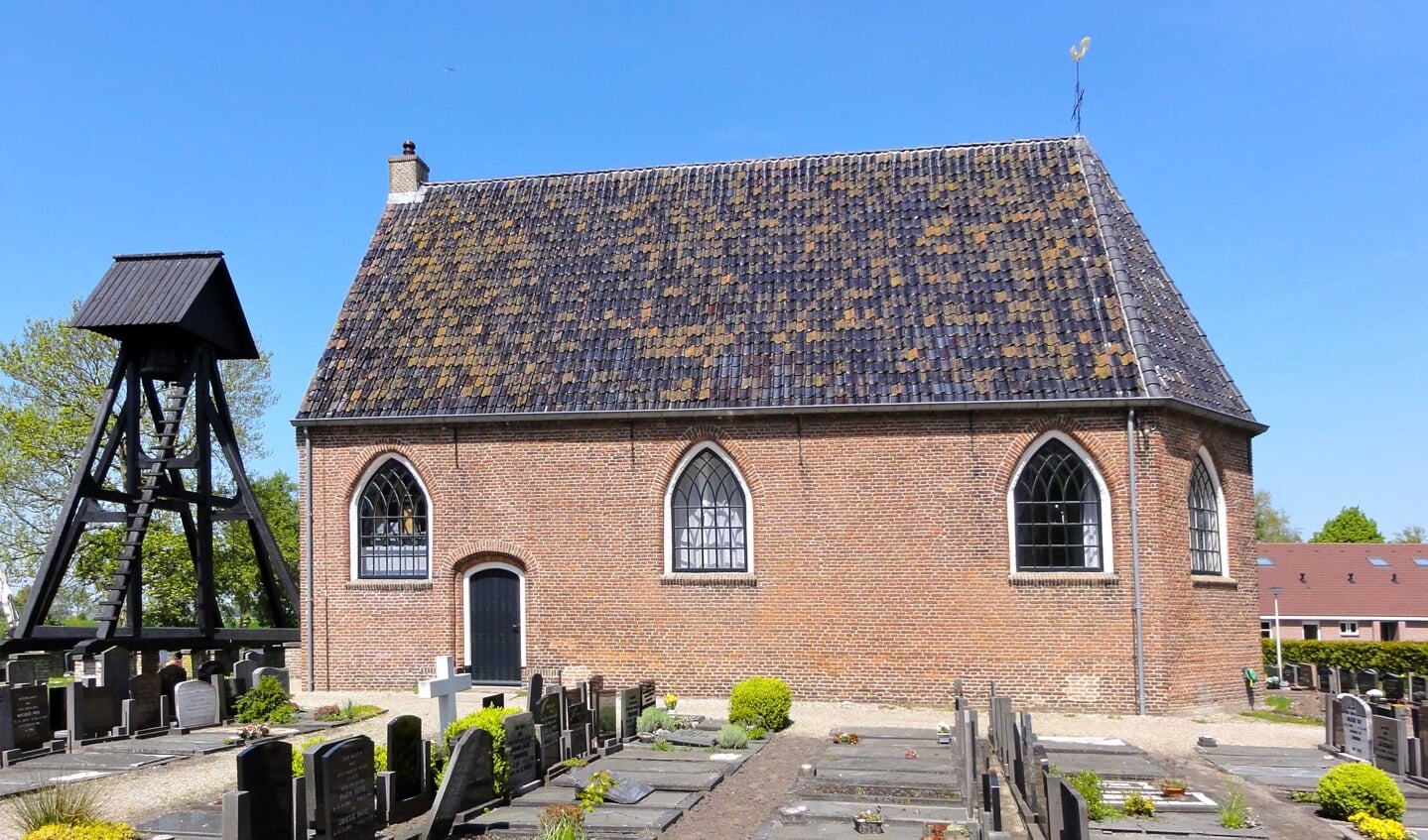 Hervormde Kerk met klokkenstoel in Giethoorn