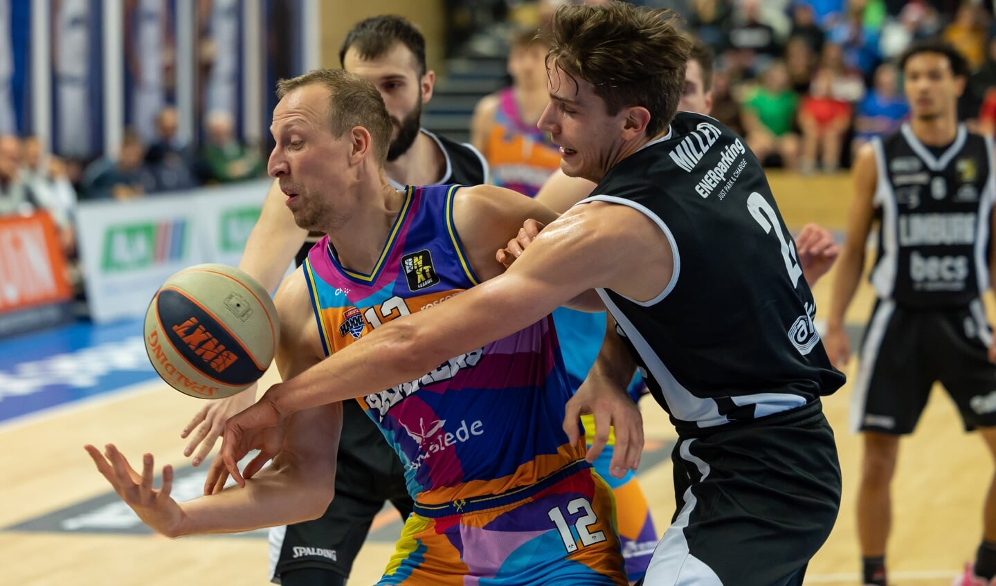 Ralf de Pagter kond het namens Landstede Hammers ook niet bolwerken tegen Basketball Academie Limburg.