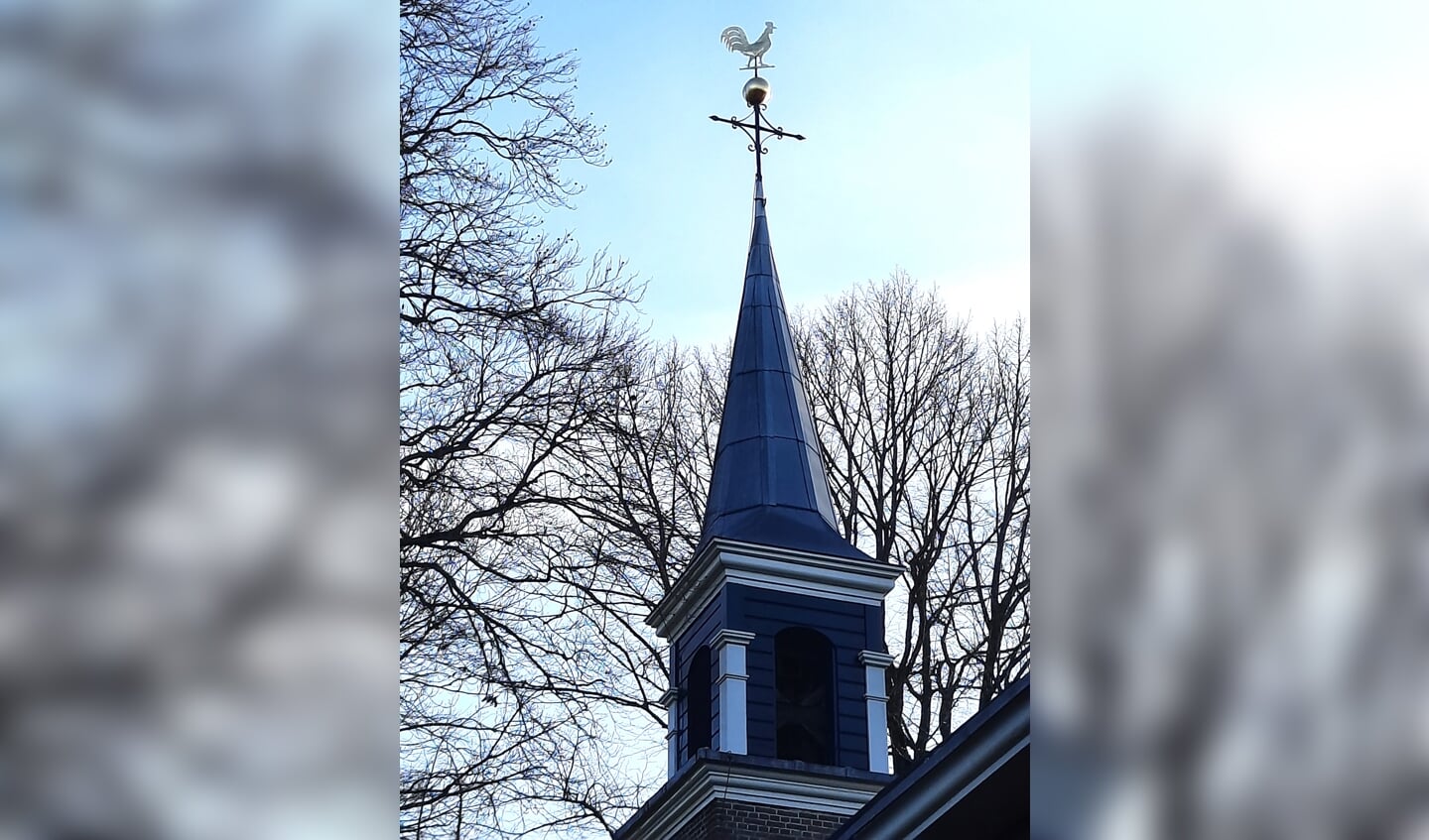 Toren met kleine klok in Doopsgezinde Kerk