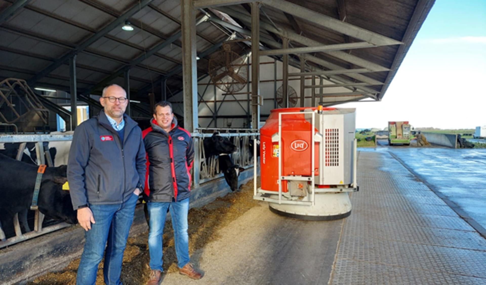 Jan Bloemert, bedrijfsleider melkvee Aeres Farms (links) en Daniël Keppels, senior farm management specialist Lely Benelux.