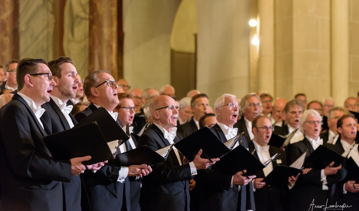 Christelijke Genemuider Mannenkoor Stereo