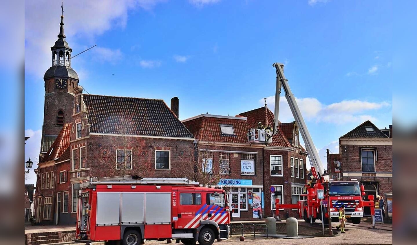 In Blokzijl zette de brandweer een hoogwerker in