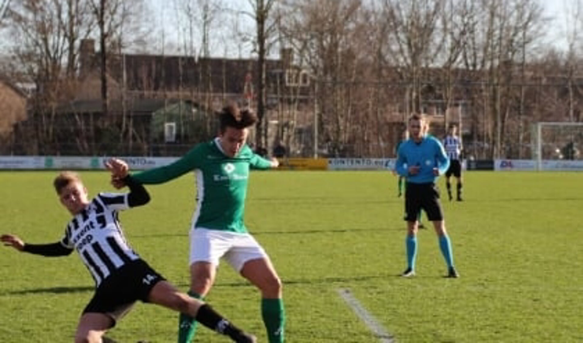 Ruben Willems (groen shirt) tekende voor de 2-0 in de thuiswedstrijd tegen Elspeet.