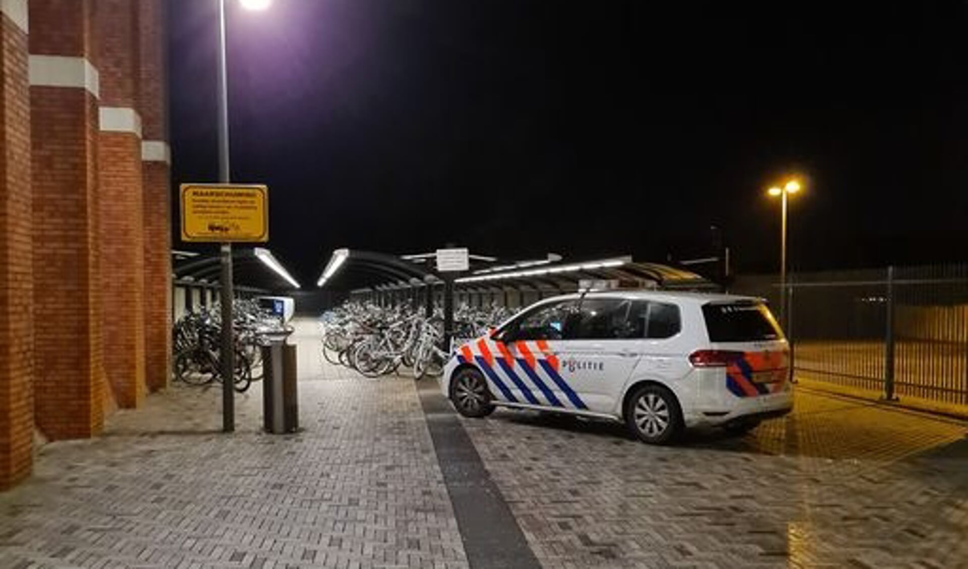 De politie bij station Dronten.