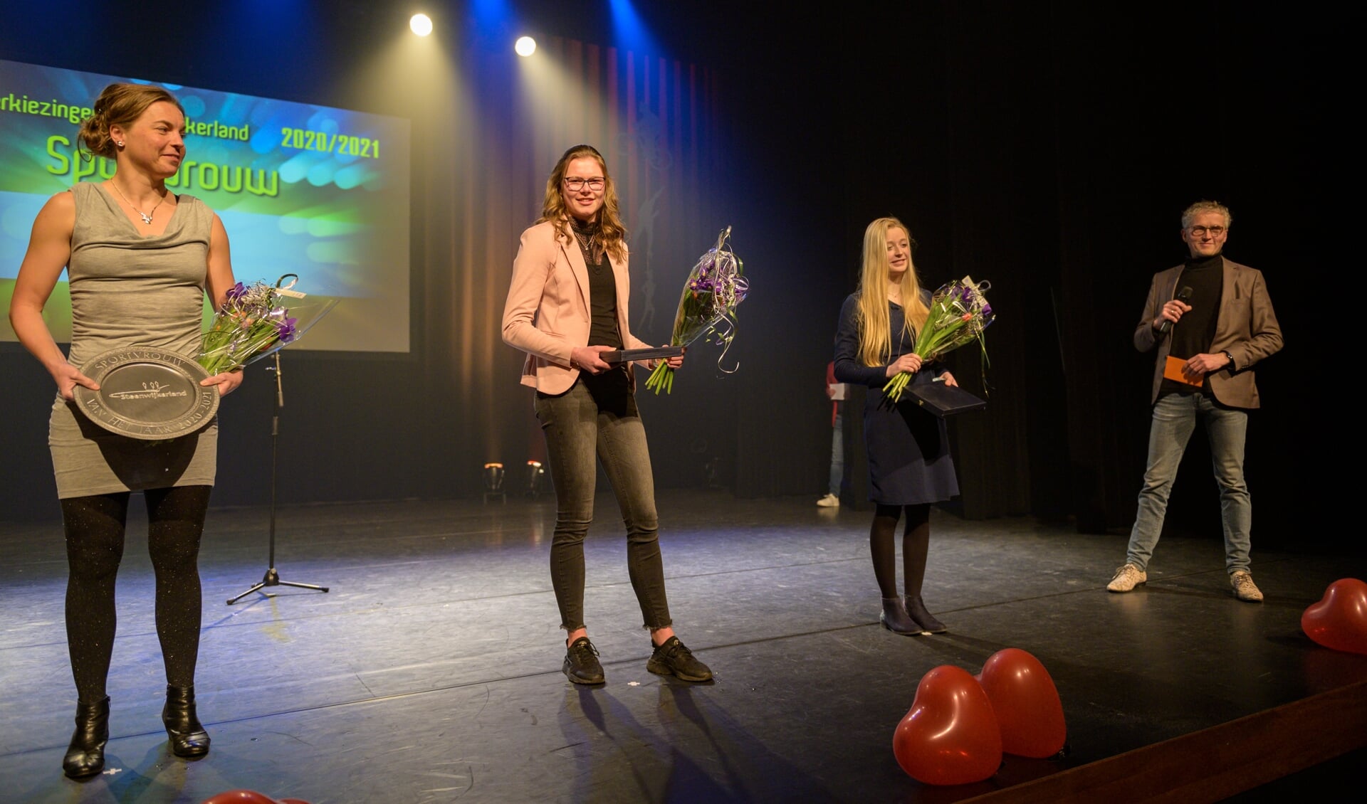 Marion Tuin (links) is Sportvrouw van het jaar 2020/2021 van Steenwijkerland
