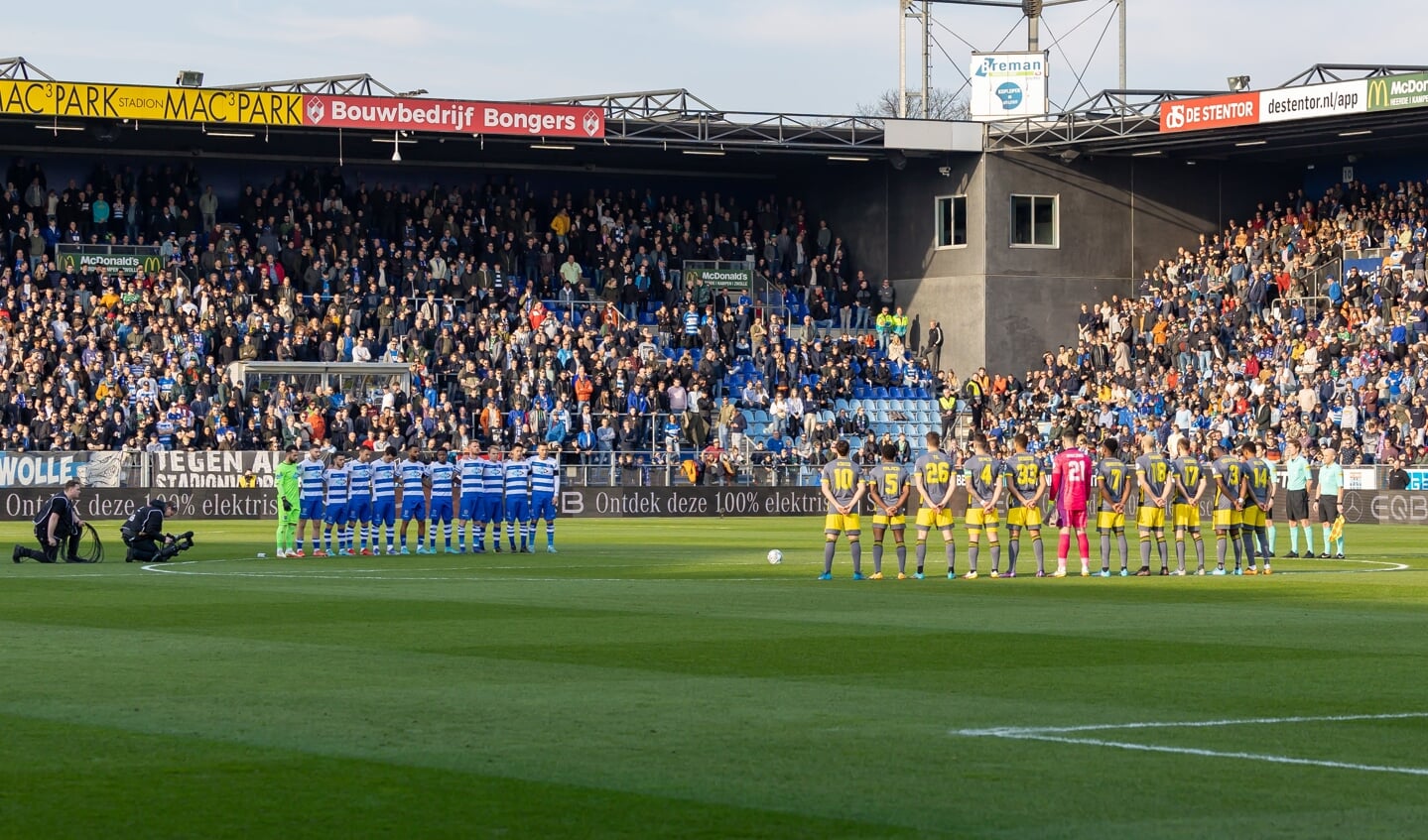 PEC Zwolle en Feyenoord staan stil bij het overlijden van Gaston Sporre.