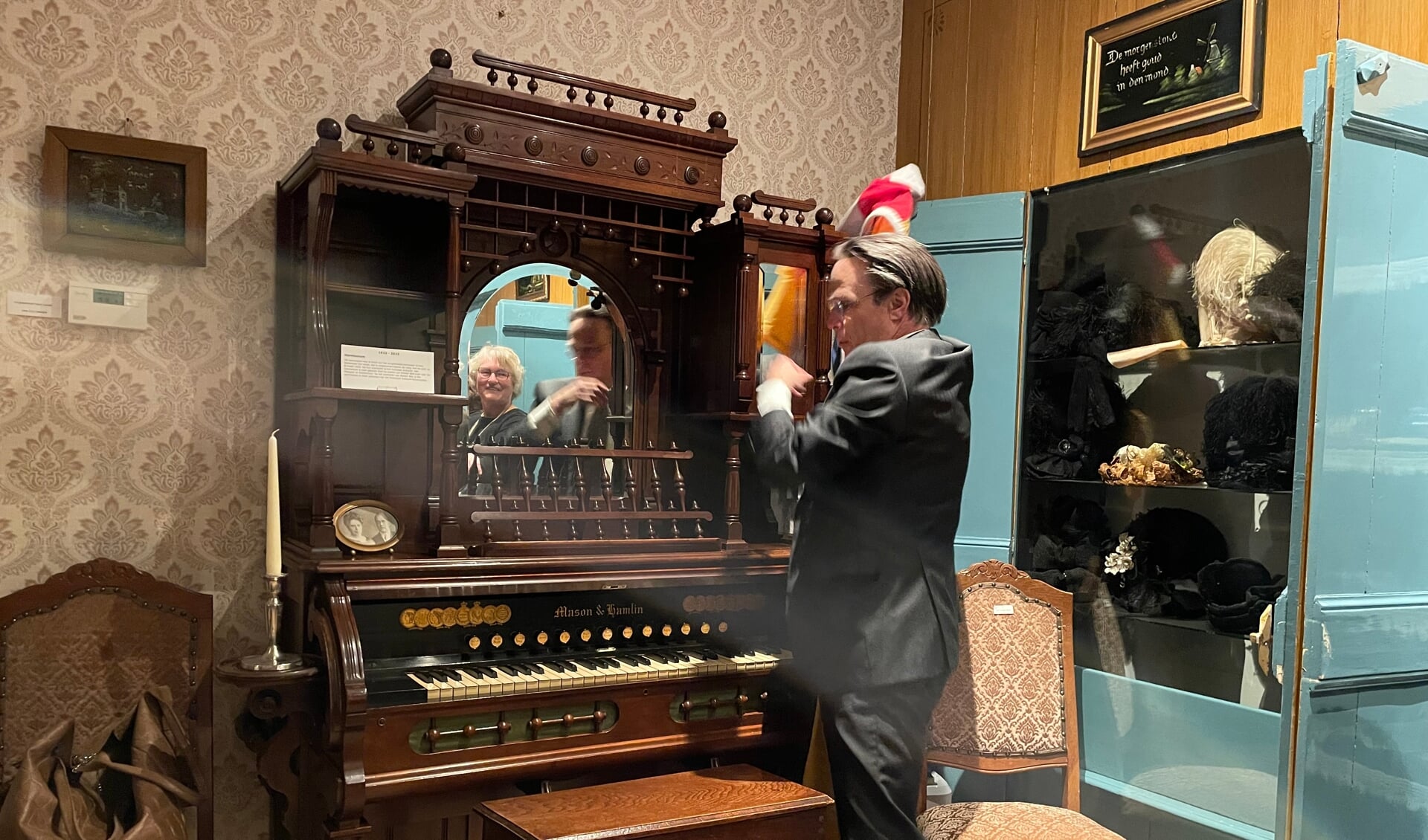 Burgemeester Bilder onthult het orgel