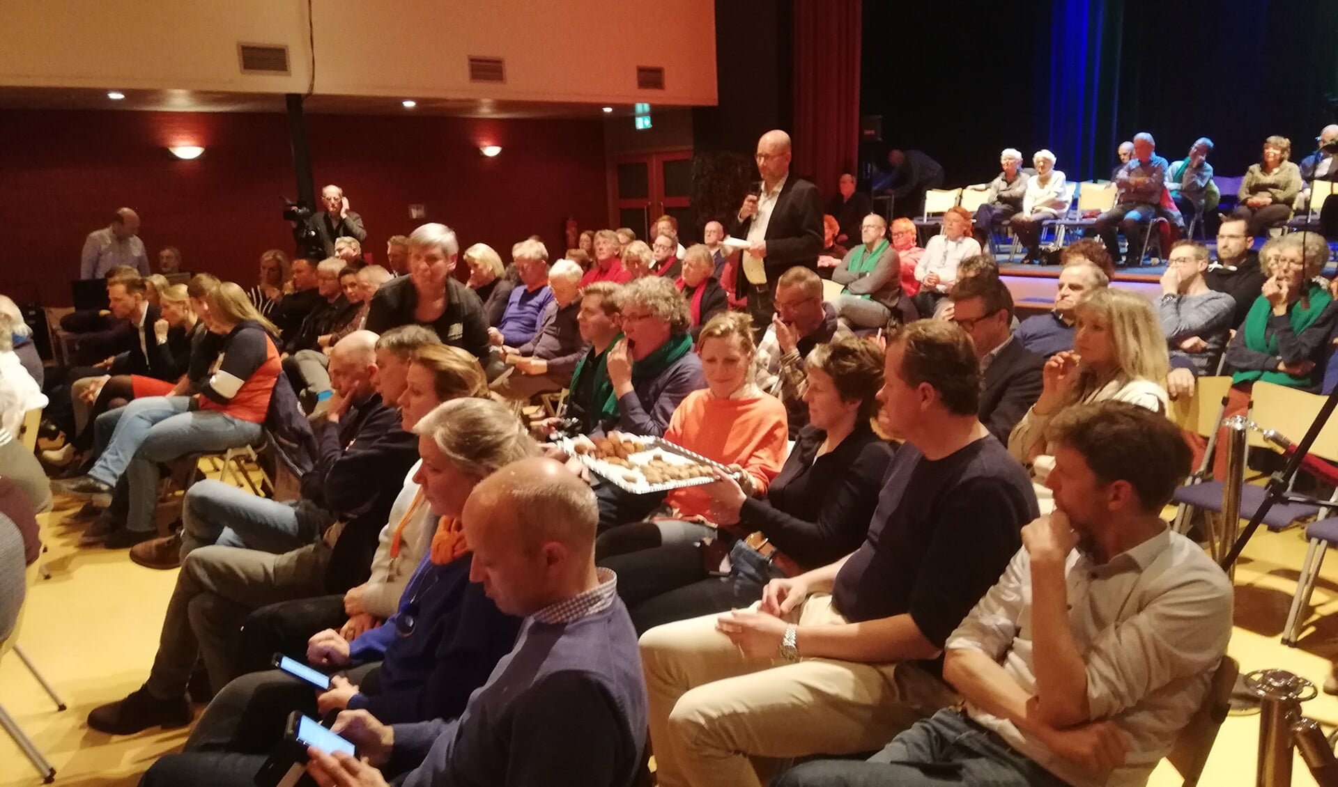 Het debat van de bieb in de grote zaal van De Marke in Hattem 